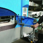 Υπηρεσία Καθαρισμού Πλακών Κοπής και Επιφανειών Πίεσης